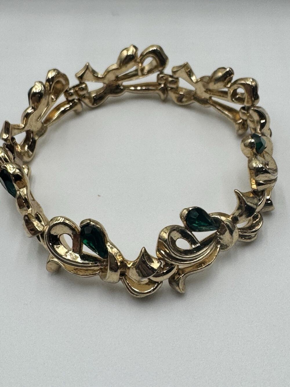 Vintage Crown Trifari Gold Plated Ribbon Bow Bracelet Emerald Rhinestones 7”